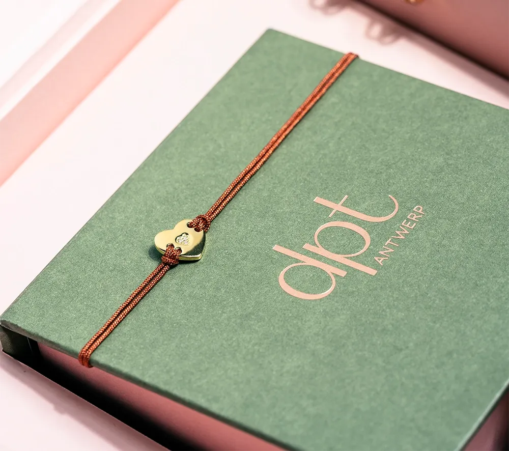 dpt gifting box with heart embracelet