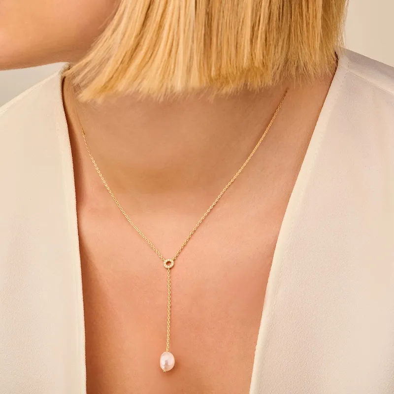 pearl and diamond elegant necklace