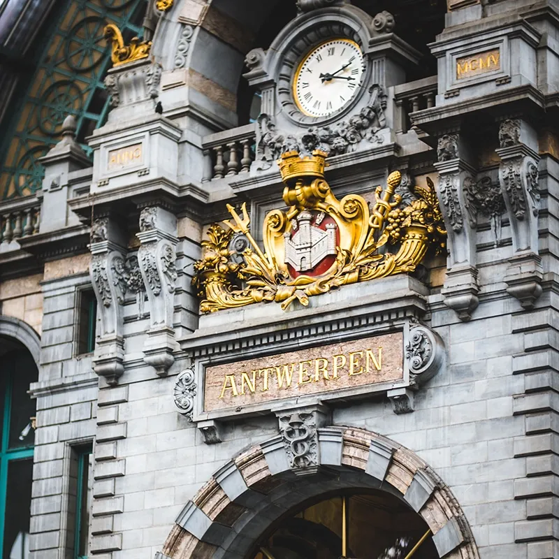 clock in the antwerp central station